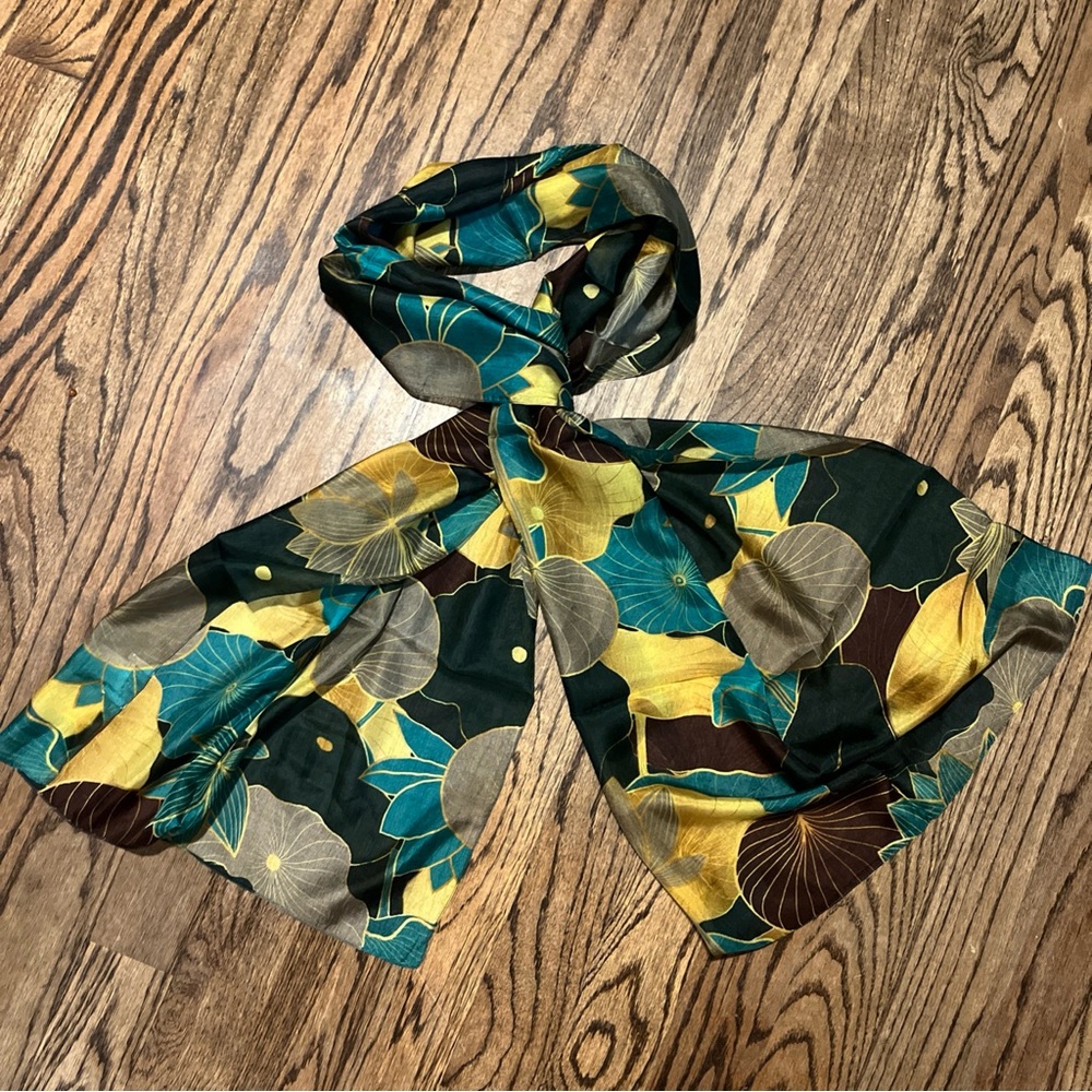NEW Exclusively For Signals 100% Real Silk Scarf WaterLily & Lilypad Gold Green